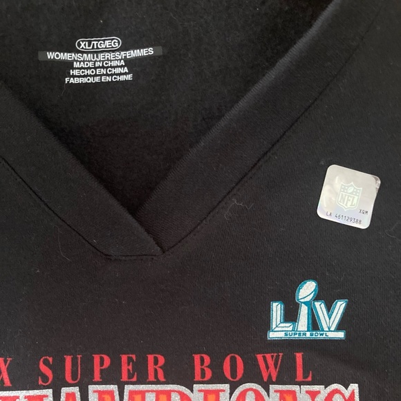 Brand new NFL Tampa Bay Buccaneers Hoodie - Picture 5 of 5